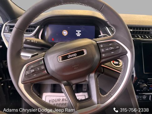 Used 2024 Jeep Grand Cherokee Laredo X AWD/4WD image 13