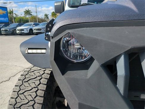 Used 2021 Jeep Gladiator Sport image 10