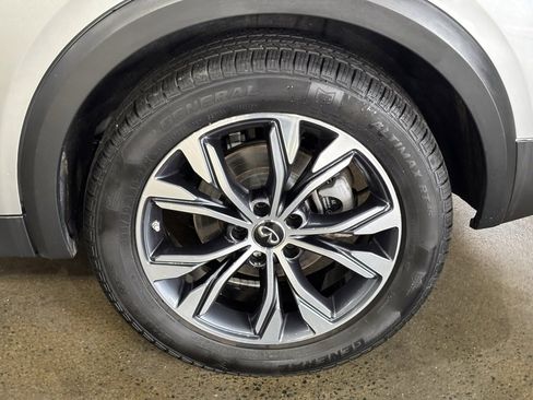 Used 2018 INFINITI QX30 Premium w/ Technology Package image 38