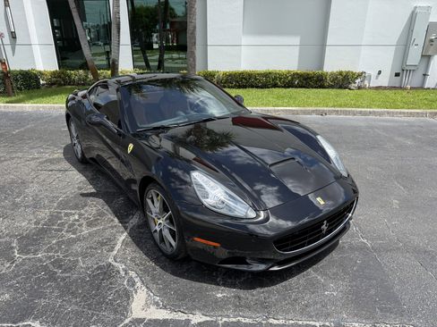 Used 2012 Ferrari California image 22