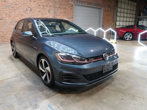 Used 2018 Volkswagen GTI SE FWD image 3