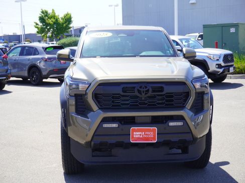 Used 2025 Toyota Tacoma TRD Off-Road w/ TRD Off Road Premium Package AWD/4WD image 7