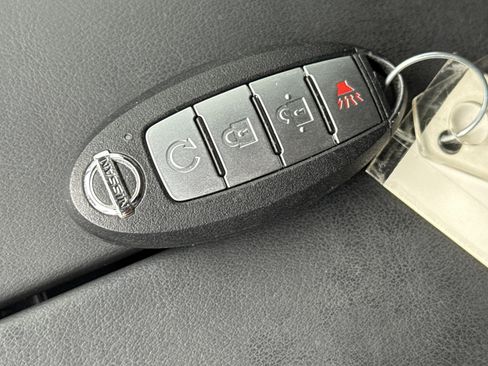 Used 2021 Nissan Rogue SV image 34