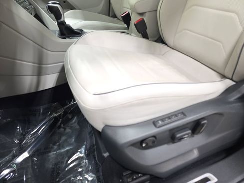 Used 2022 Volkswagen Tiguan SEL R-Line image 28