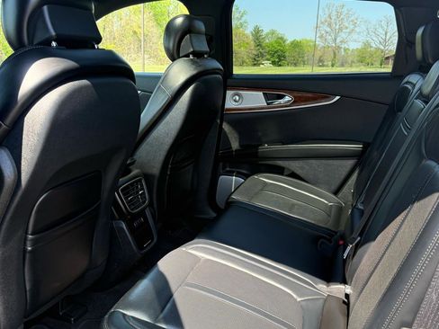 Used 2020 Lincoln Nautilus Reserve w/ Equipment Group 202A image 16