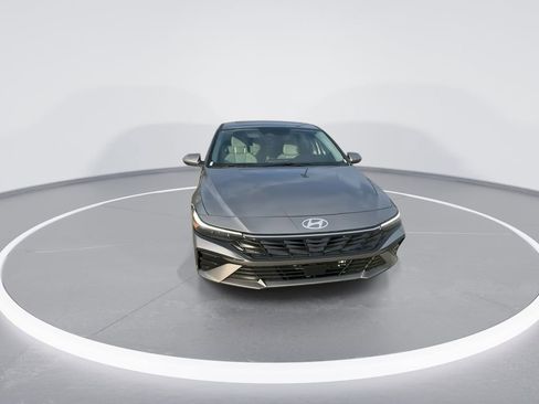 New 2025 Hyundai Elantra Limited image 3