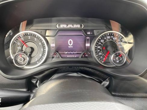 Used 2022 RAM 1500 Laramie AWD/4WD image 16