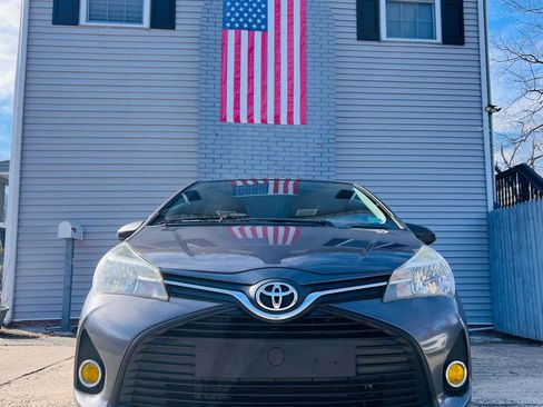 Used 2015 Toyota Yaris L image 3