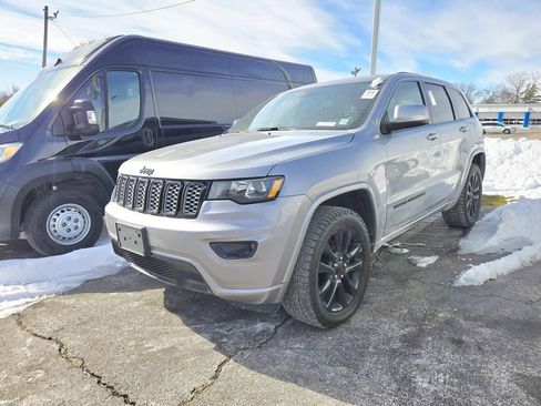 Used 2020 Jeep Grand Cherokee Altitude image 4