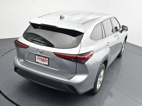 Used 2023 Toyota Highlander LE FWD image 26