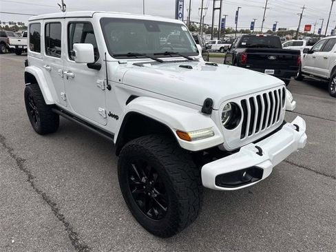 Used 2020 Jeep Wrangler Unlimited Sahara image 3
