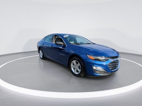 Used 2023 Chevrolet Malibu LS image 2
