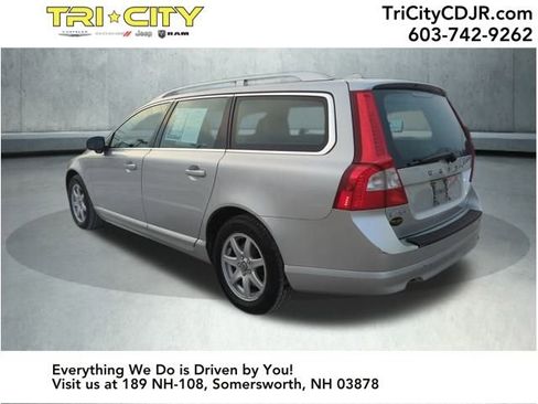 Used 2010 Volvo V70 R-Design image 3