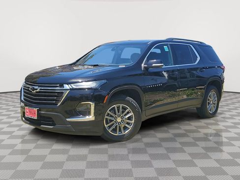 Used 2023 Chevrolet Traverse LT FWD image 2