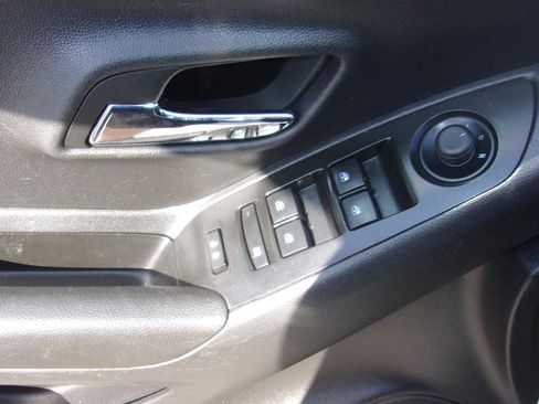 Used 2022 Chevrolet Trax LS w/ Tint and Cruise Package image 7