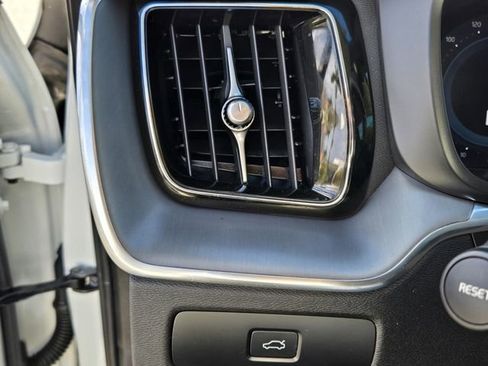 Certified 2024 Volvo XC60 B5 Core image 25