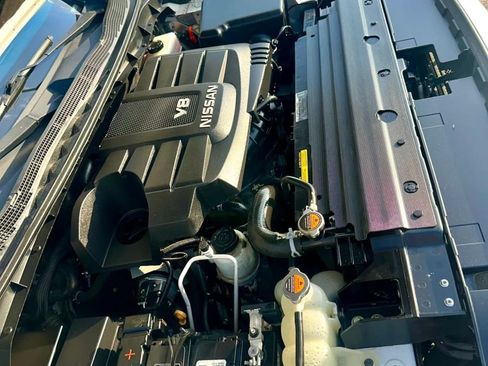 Used 2019 Nissan Titan SV w/ SV Convenience Package RWD image 39