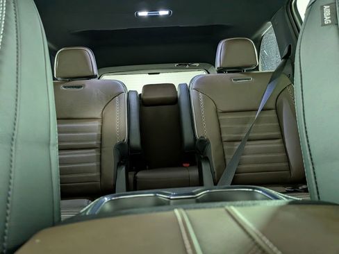 New 2026 GMC Acadia Denali Ultimate w/ LPO, Floor Liner Package AWD/4WD image 27