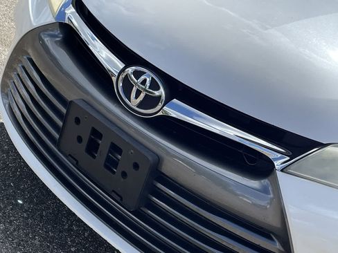 Used 2015 Toyota Camry XLE w/ Moonroof Package FWD image 33