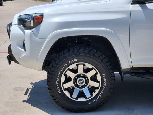 Used 2018 Toyota 4Runner TRD Off-Road AWD/4WD image 14