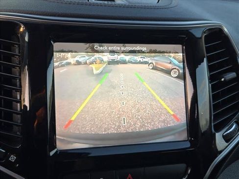 Used 2019 Jeep Cherokee Limited FWD image 12