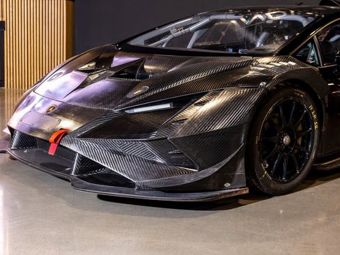 Used 2023 Lamborghini Huracan EVO image 2