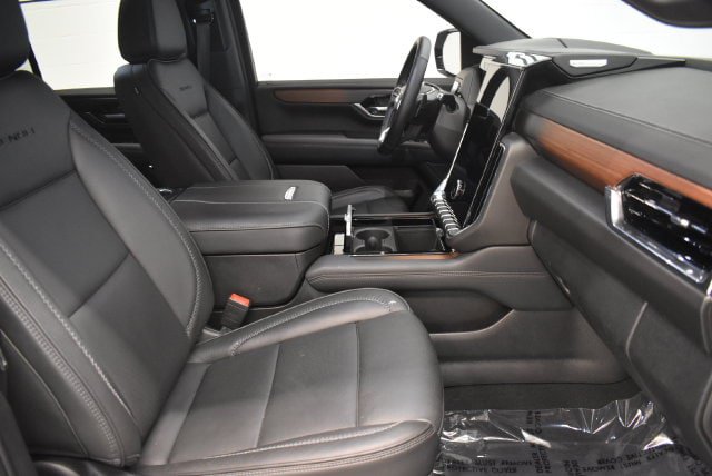 Used 2026 GMC Yukon Denali w/ Sun & Power Step Package AWD/4WD image 19