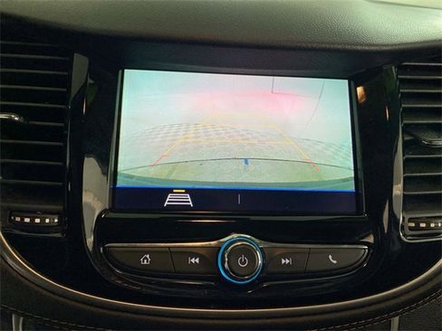 Used 2022 Chevrolet Trax LT w/ LT Convenience Package image 39