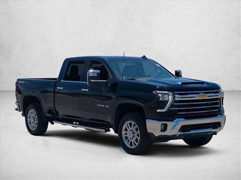 Used 2025 Chevrolet Silverado 2500 LTZ AWD/4WD image 3