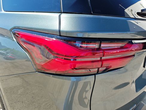 Used 2022 Chevrolet Traverse LT AWD/4WD image 26