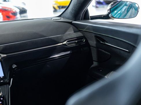 Used 2025 Aston Martin V8 Vantage Coupe RWD image 48