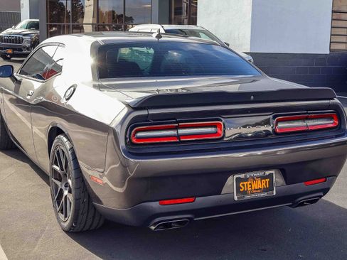 Used 2016 Dodge Challenger R/T Scat Pack w/ Driver Convenience Group image 21