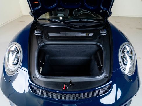 Used 2018 Porsche 911 GT3 RWD image 17