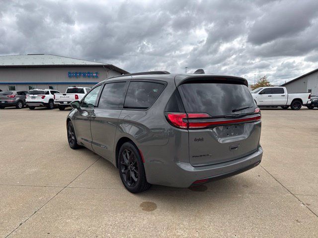 Used 2021 Chrysler Pacifica Touring w/ S Appearance Package FWD image 5