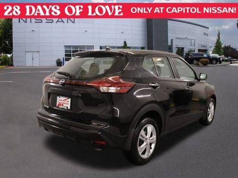 New 2025 Nissan Kicks Play S image 3
