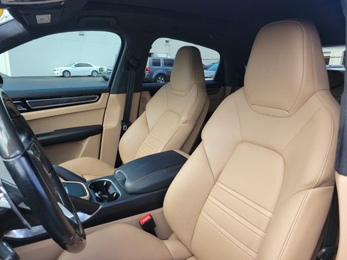 Used 2021 Porsche Cayenne Turbo AWD/4WD image 22