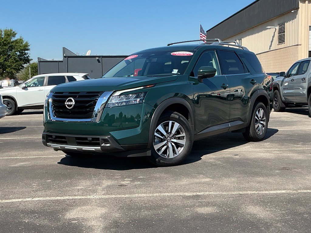 Used 2023 Nissan Pathfinder SL AWD/4WD image 2