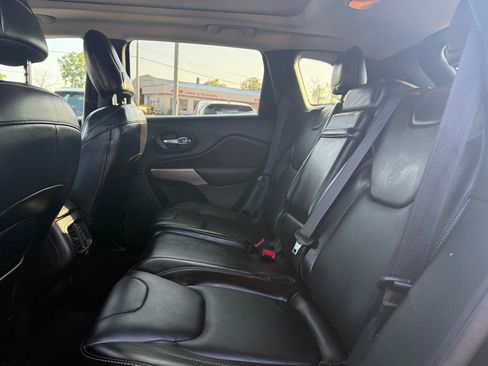 Used 2017 Jeep Cherokee Limited image 9