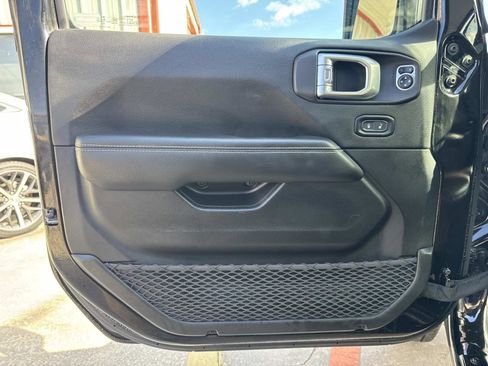 Used 2020 Jeep Wrangler Unlimited Sahara image 18