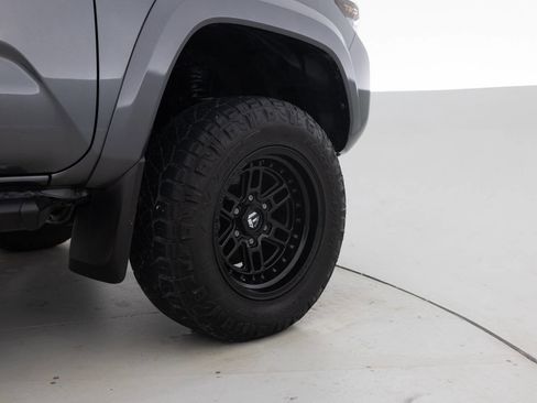 Used 2021 Toyota Tacoma TRD Sport image 18
