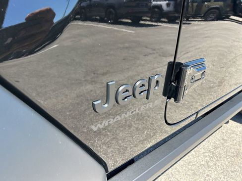 Certified 2025 Jeep Wrangler Sport AWD/4WD image 19
