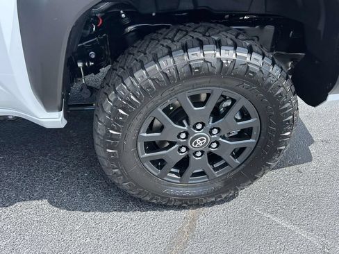 New 2026 Toyota 4Runner SR5 AWD/4WD image 9