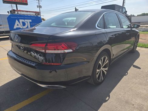 Used 2022 Volkswagen Passat 2.0T SE image 3