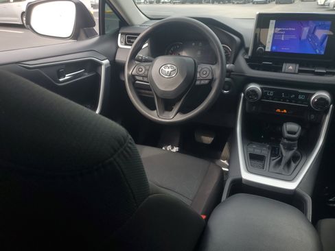 Certified 2025 Toyota RAV4 XLE w/ Convenience Package FWD image 19