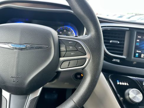 Used 2018 Chrysler Pacifica LX image 30