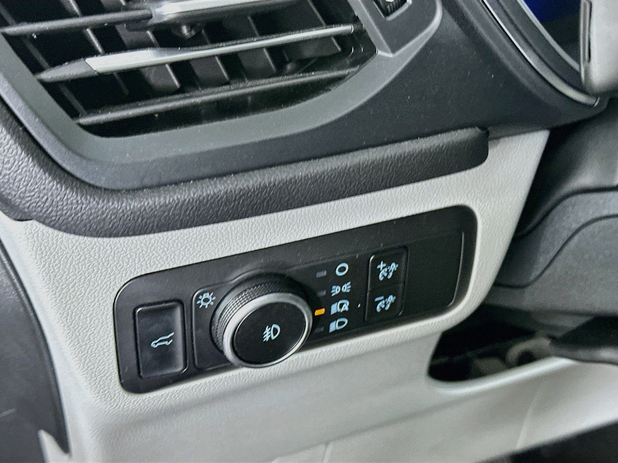 Used 2025 Ford Escape Platinum AWD/4WD image 17