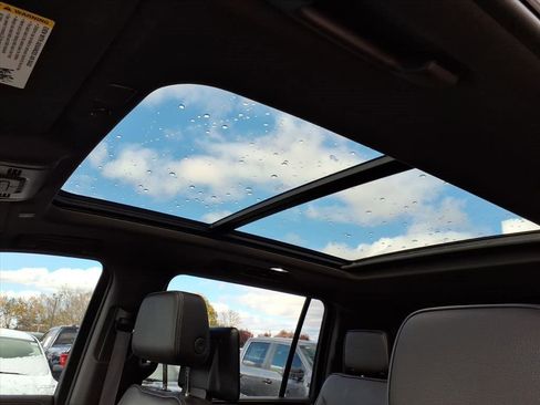 Used 2023 GMC Yukon XL Denali image 11