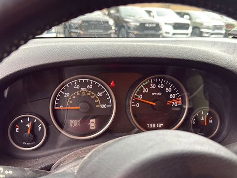 Used 2016 Jeep Wrangler Unlimited Sahara image 9