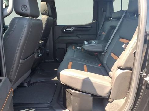 Used 2024 GMC Sierra 1500 AT4 w/ Technology Package AWD/4WD image 19