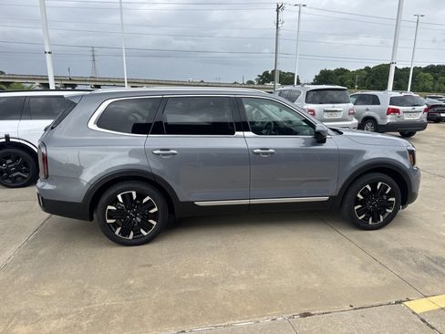 Used 2024 Kia Telluride SX w/ Towing Package FWD image 12